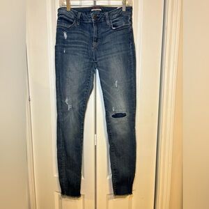 Tommy Hilfiger - Women's Fall Basic Casual Distressed Blue Jeans in Size M